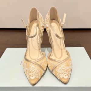 Bella Belle Claudia Lace Wedding shoes in Size 5.5
